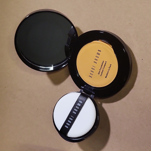 Bobbi Brown • Medium to Dark • Skin Foundation Cusion Compact • SPF 35 - Picture 3 of 4